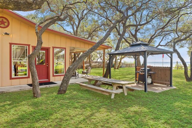 100 Pebble WAY, Buchanan Dam, TX 78609