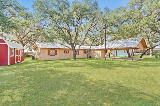 100 Pebble WAY, Buchanan Dam, TX 78609