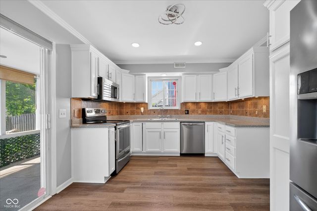 5027 Brookstone Way, Indianapolis, IN 46268