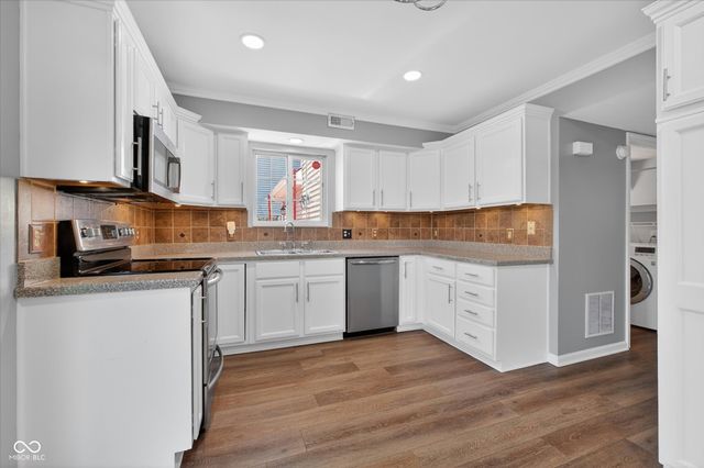 5027 Brookstone Way, Indianapolis, IN 46268