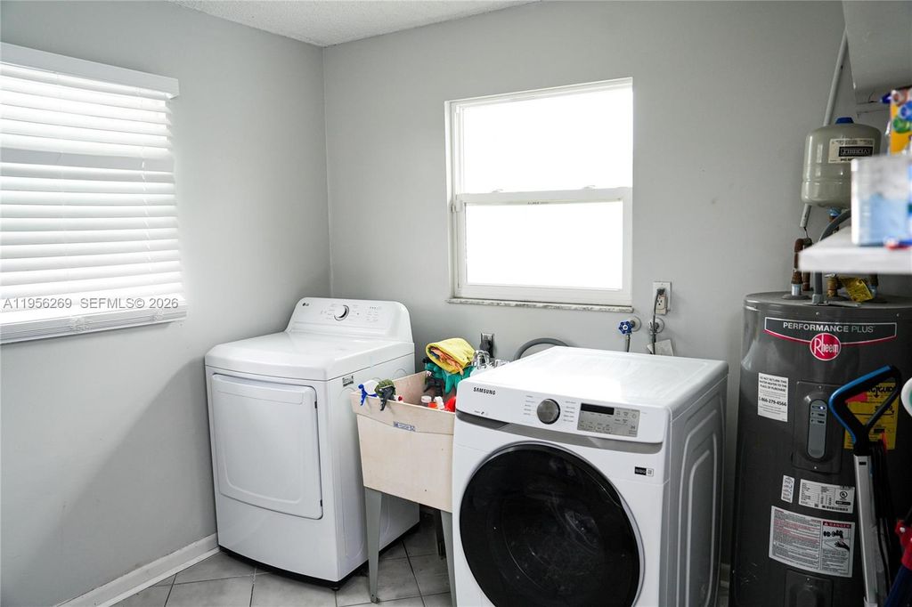 Image 21 of property listing at 821 Barber St, Sebastian, FL 32958