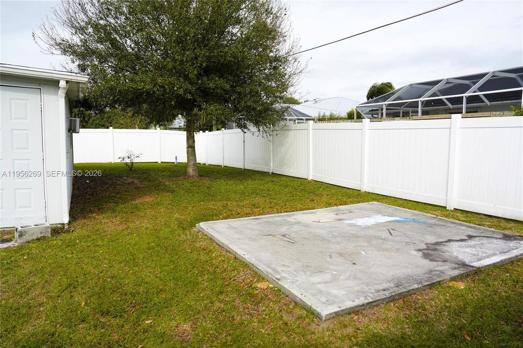 Image 24 of property listing at 821 Barber St, Sebastian, FL 32958