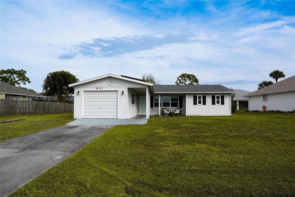 Image 29 of property listing at 821 Barber St, Sebastian, FL 32958