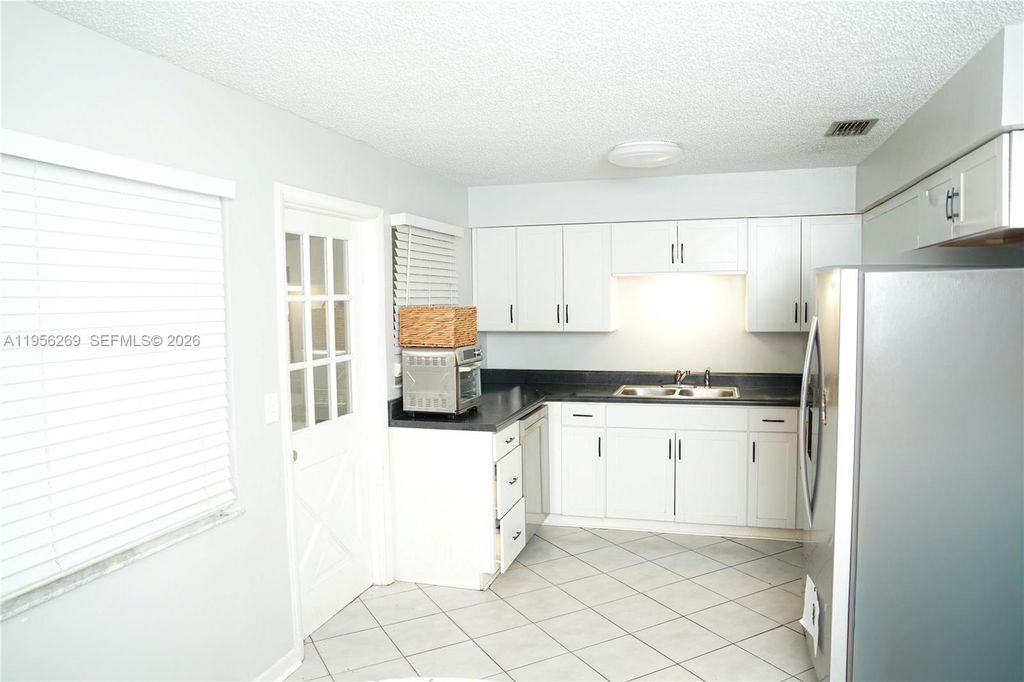 Image 7 of property listing at 821 Barber St, Sebastian, FL 32958