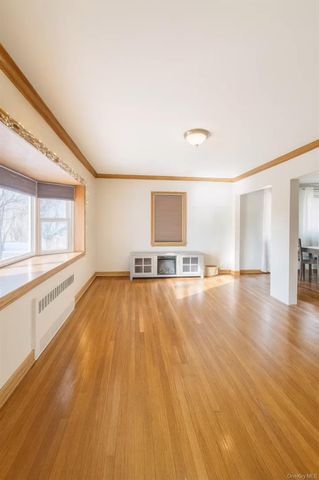 15833 73 Avenue, Fresh Meadows, NY 11366