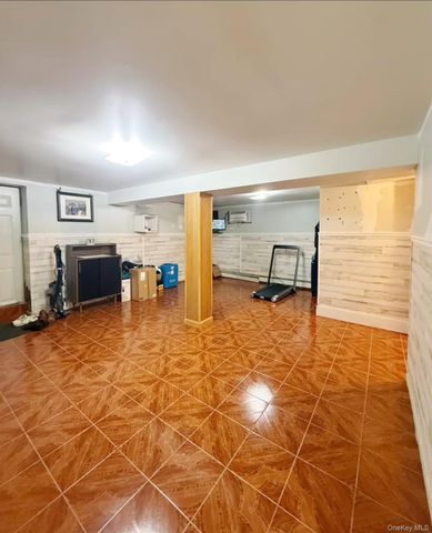 15833 73 Avenue, Fresh Meadows, NY 11366