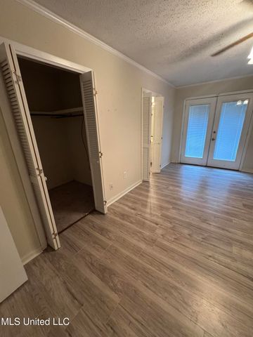 219 Lake Cove Drive, Jackson, MS 39212