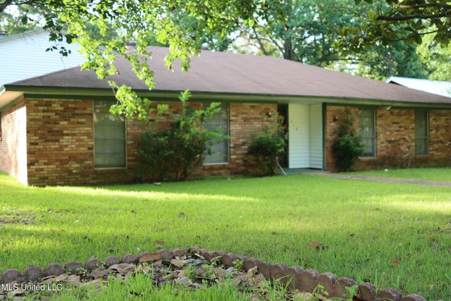 219 Lake Cove Drive, Jackson, MS 39212