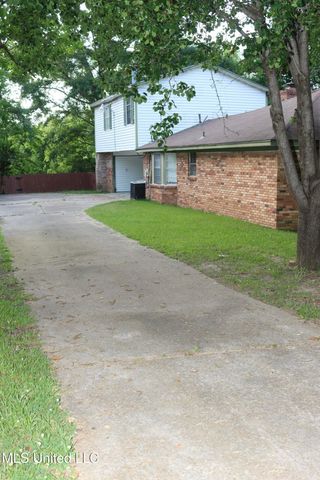 219 Lake Cove Drive, Jackson, MS 39212