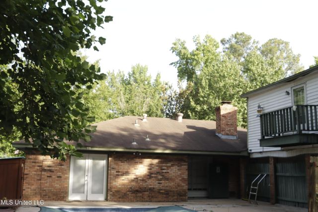 219 Lake Cove Drive, Jackson, MS 39212
