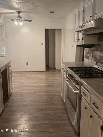 219 Lake Cove Drive, Jackson, MS 39212