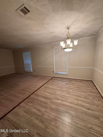 219 Lake Cove Drive, Jackson, MS 39212
