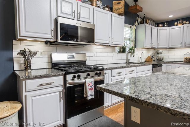 950 Hunter Court, Marysville, MI 48040