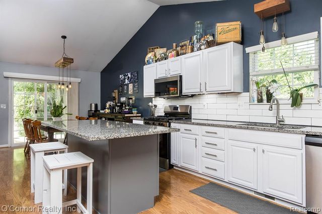 950 Hunter Court, Marysville, MI 48040