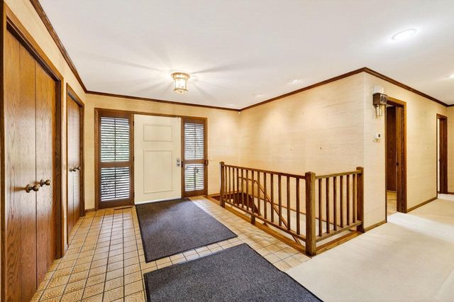 18 Larch Circle, Madison, WI 53705