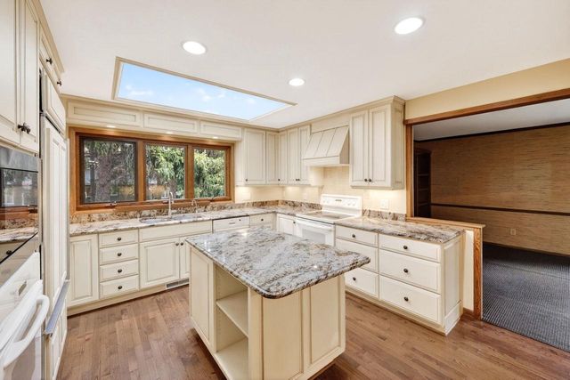 18 Larch Circle, Madison, WI 53705