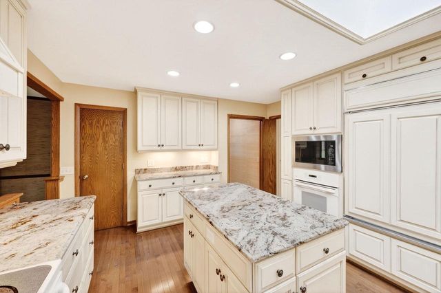 18 Larch Circle, Madison, WI 53705