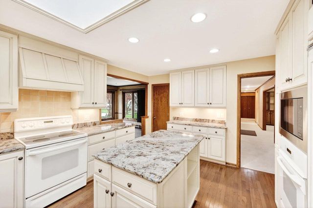 18 Larch Circle, Madison, WI 53705