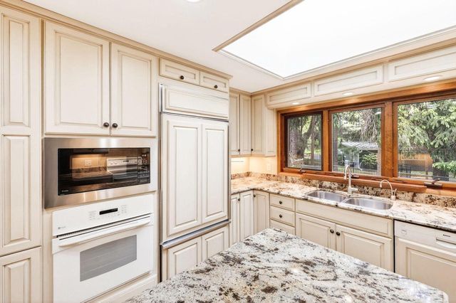 18 Larch Circle, Madison, WI 53705