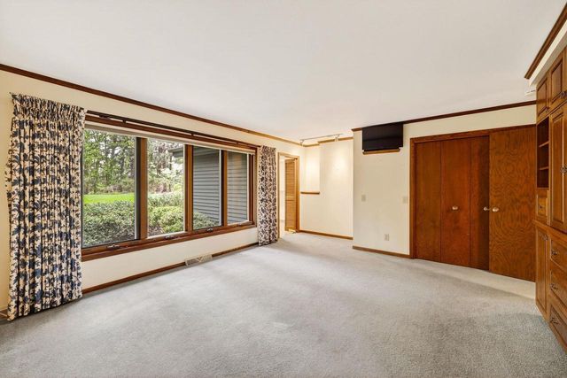 18 Larch Circle, Madison, WI 53705