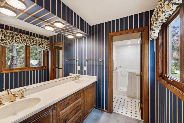 18 Larch Circle, Madison, WI 53705