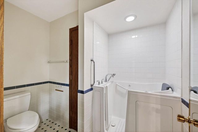 18 Larch Circle, Madison, WI 53705