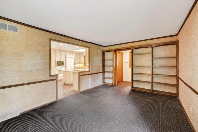 18 Larch Circle, Madison, WI 53705