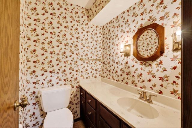 18 Larch Circle, Madison, WI 53705