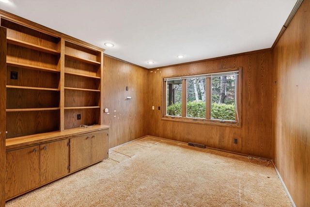 18 Larch Circle, Madison, WI 53705