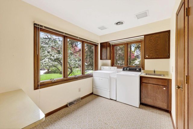 18 Larch Circle, Madison, WI 53705