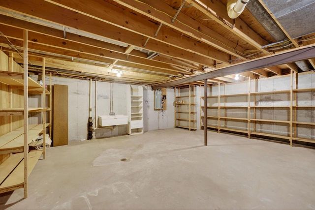 18 Larch Circle, Madison, WI 53705