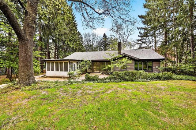 18 Larch Circle, Madison, WI 53705