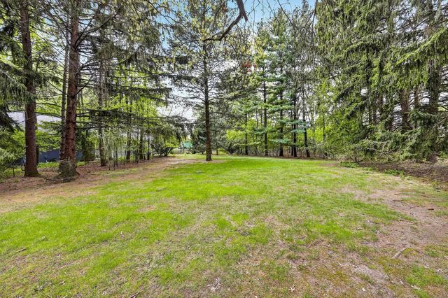 18 Larch Circle, Madison, WI 53705