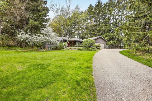 18 Larch Circle, Madison, WI 53705