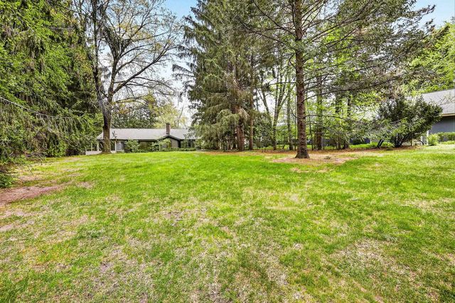 18 Larch Circle, Madison, WI 53705