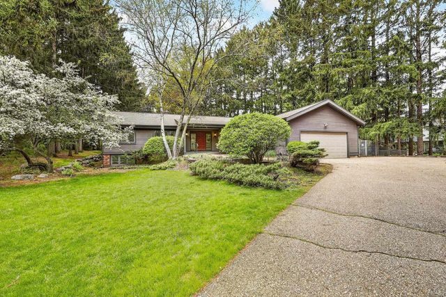 18 Larch Circle, Madison, WI 53705