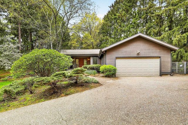 18 Larch Circle, Madison, WI 53705