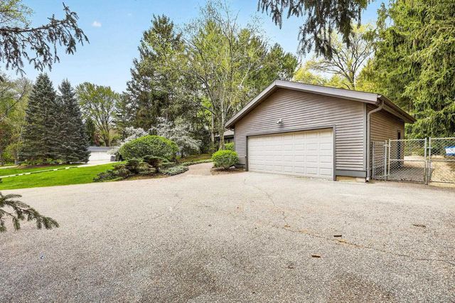 18 Larch Circle, Madison, WI 53705