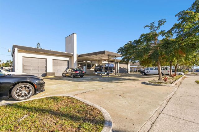 2011 9TH STREET W, Bradenton, FL 34205