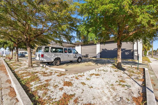 2011 9TH STREET W, Bradenton, FL 34205
