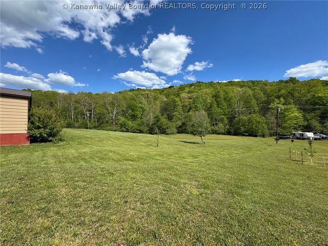 1414 Ossia Road, Duck, WV 25063