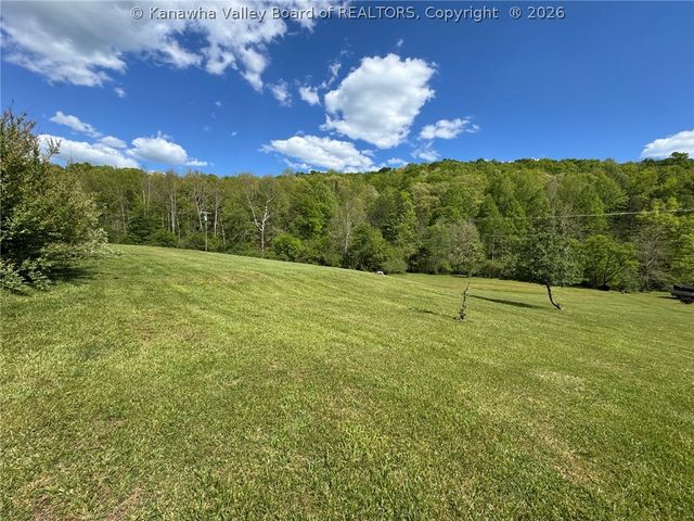 1414 Ossia Road, Duck, WV 25063