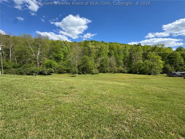 1414 Ossia Road, Duck, WV 25063