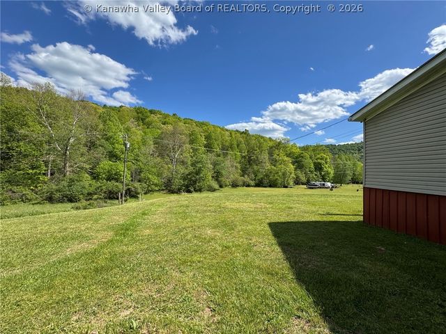 1414 Ossia Road, Duck, WV 25063