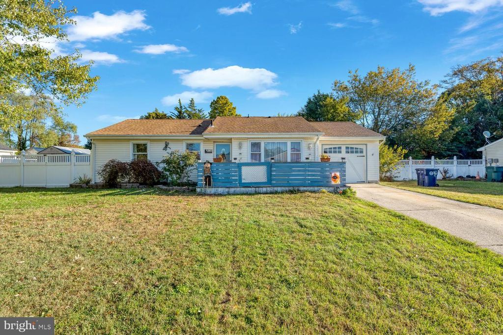 112 CAYUGA LAKE DR, Little Egg Harbor Twp, NJ 08087