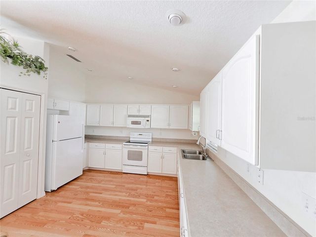 1277 GRANADA AVENUE, Daytona Beach, FL 32117