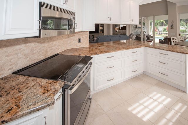 146 Lost Bridge Drive, Palm Beach Gardens, FL 33410