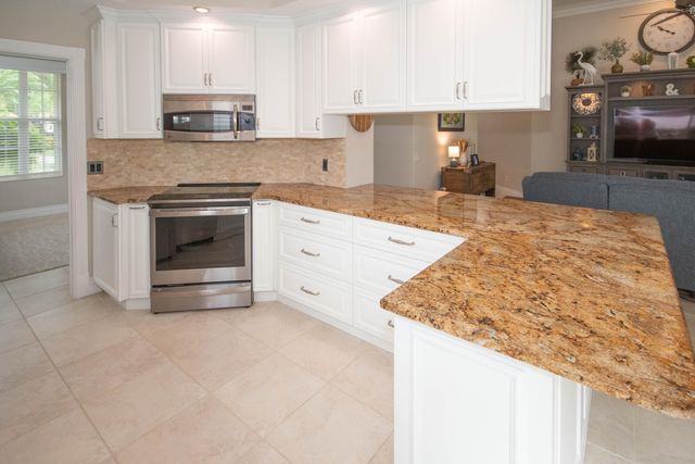 146 Lost Bridge Drive, Palm Beach Gardens, FL 33410