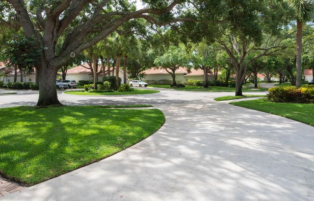 146 Lost Bridge Drive, Palm Beach Gardens, FL 33410