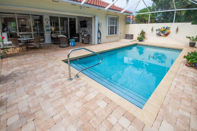 146 Lost Bridge Drive, Palm Beach Gardens, FL 33410